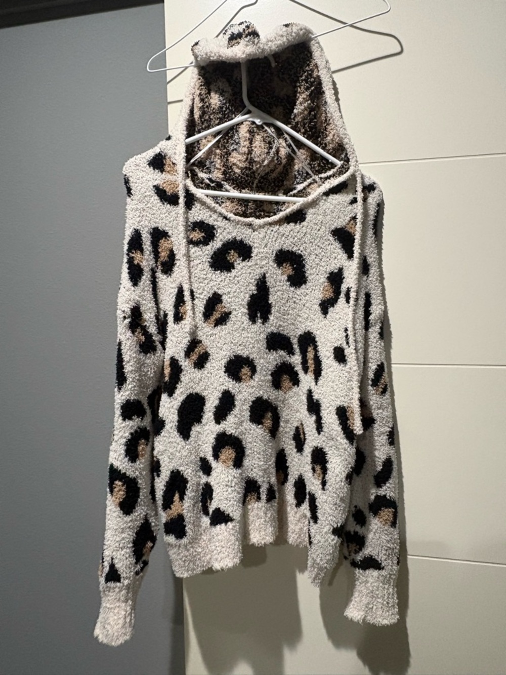 New In Brand Women’s Juniors Leopard Cheetah Print Sweater Hoodie Medium